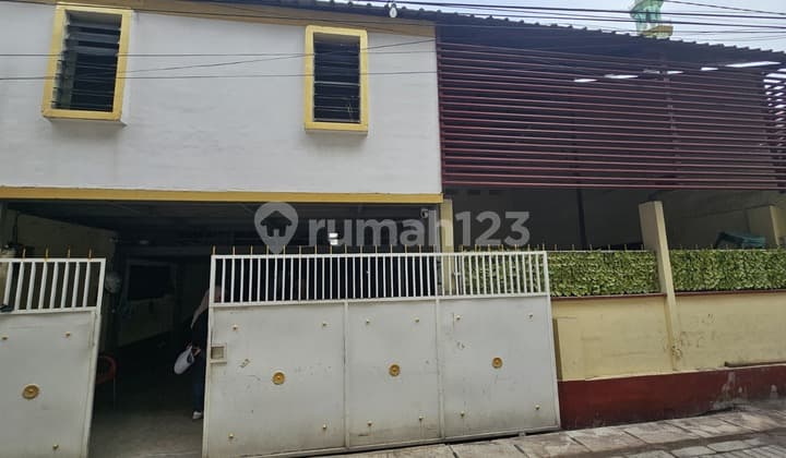 Dijual Cepat Tempat Usaha (Penitipan Motor) di Wonokromo (Li)