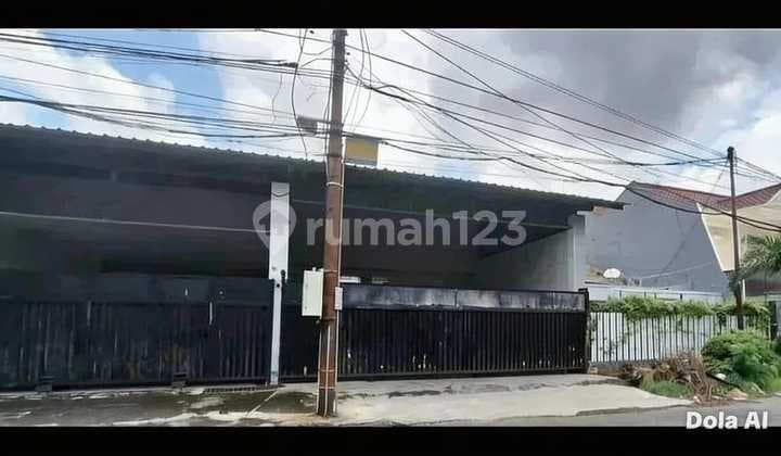 Dijual Rumah Kos dan Rumah Usaha Cocok untuk Showroom di Nol Jalan Raya Manyar (E T)