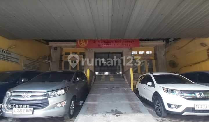 Disewakan dan Dijual Ruko 4 Lantai di Kertajaya (Y W)