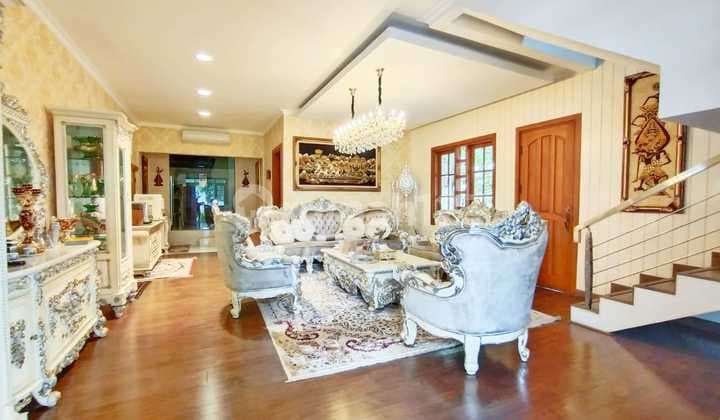 Dijual Rumah Semi Furnished, Mewah, Hoek, Lingkungan Nyaman di Delatinos Bsd City