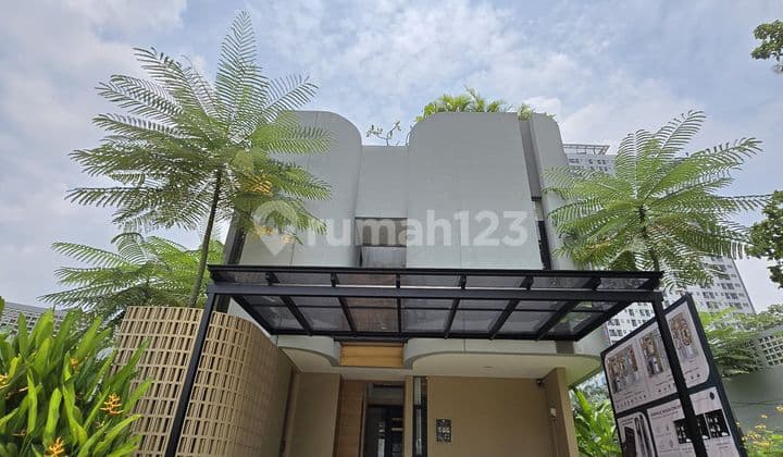 Dijual Rumah Asri dan Futuristik, Sangat Strategis di BSD