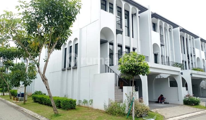 Rumah 3 lantai kawasan greenwich park bsd city