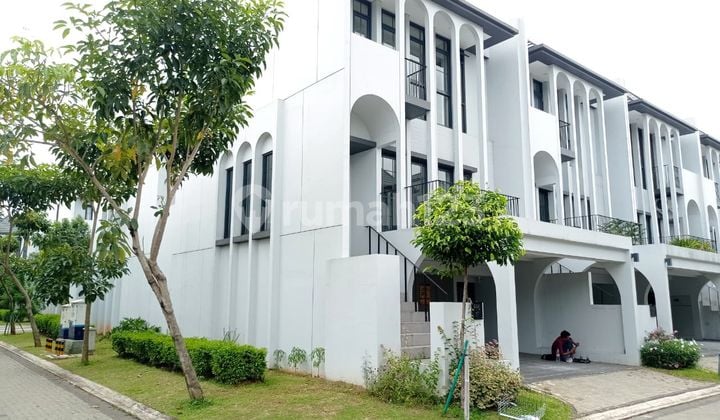 Rumah 3 lantai kawasan greenwich park bsd city