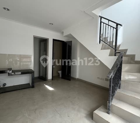 Disewakan Rumah PIK 2, uk 4.5x10, 2 lantai, Siap Huni