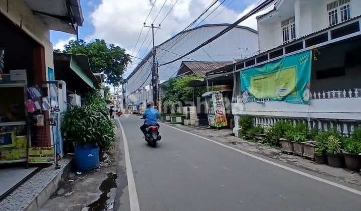 Women's Boarding House in Rawa Buaya. Full Occupancy. Strategic Location Near Group O T Headquarters.