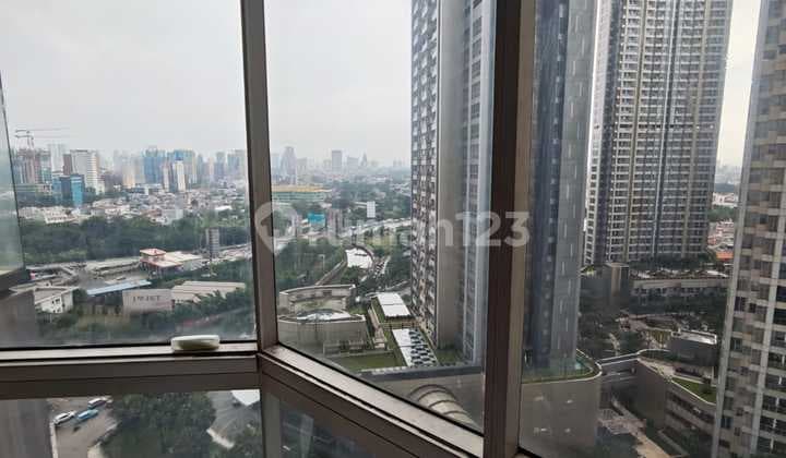 Furnished Mewah Full Wallpaper ! Apartemen 2 + 1 BR Disewakan di Taman Anggrek Kondominium!