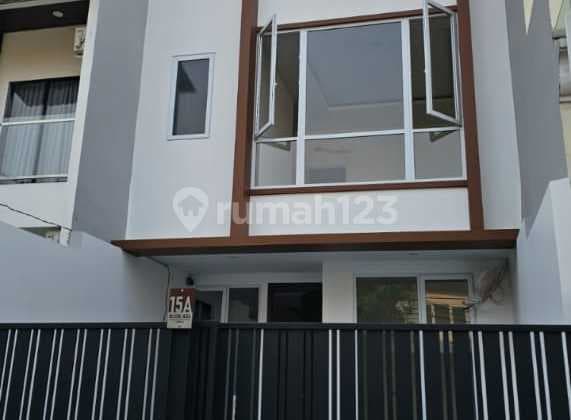 Dijual Rumah Brand New 3 Lantai di Citra 3, Jakarta Barat