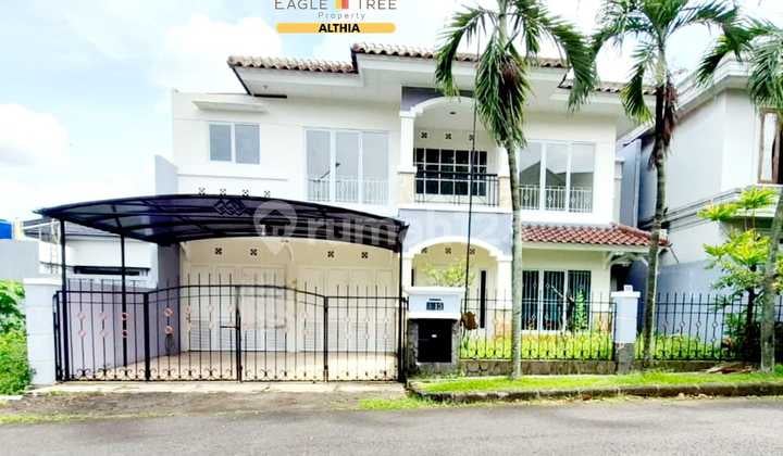 Disewakan Rumah Mewah, 2Lantai, Semi Furnished, Siap Huni dan Dalam Cluster