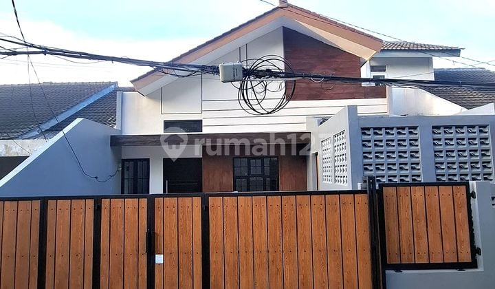 Minimalist House in Ciputat Near Bintaro and KRL Station, Brand New Ready to Occupy