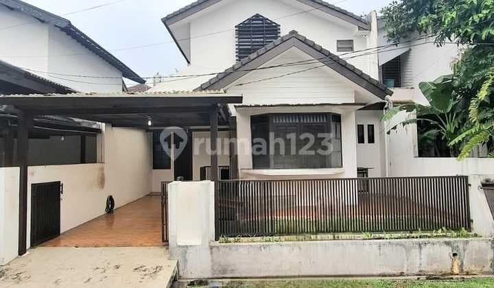 Rumah Bintaro Sektor 2, Dalam Komplek Besar Dekat Stasiun Krl