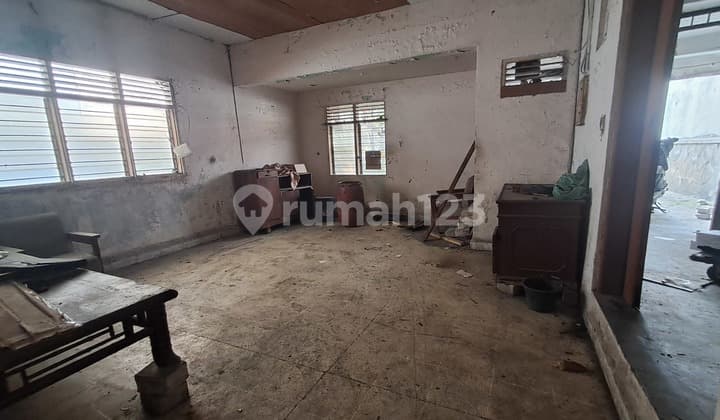 *disewakan Rumah Semi Gudang Eks Percetaka ,bangunan Lama Butuh Renov Di Krukut, Taman Sari, Jakarta Barat..*(kode Rmrg 2766)