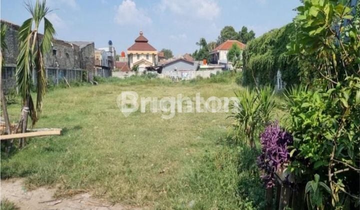 LAND BY THE ROAD AROUND SOUTH KEDOYA, KEBON JERUK, WEST JAKARTA (CODE RMRG 2722)