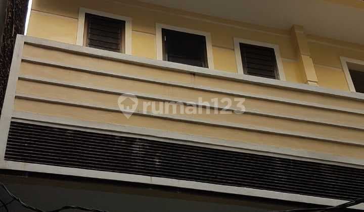 *Dijual Rumah 3 Lantai Dalam Gang di Pejagalan, Penjaringan, Jakarta Utara.*(Kode Rmrg 2949)