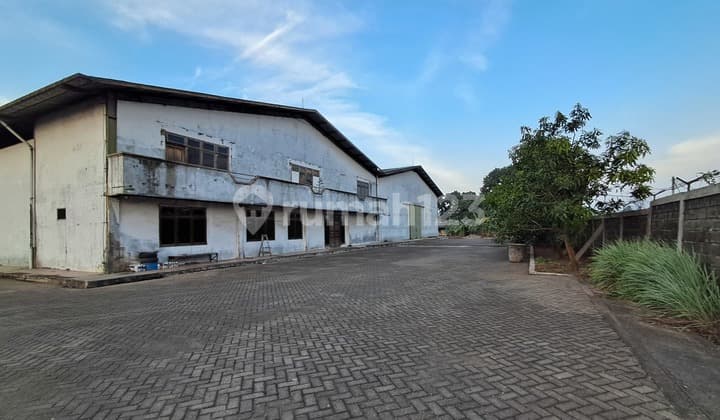 *For Sale Land + Ex-Wood Warehouse Building With Land Area of 1Ha(10,000M2) in Pasar Kemis, Tangerang..*(Code Rmrg2914)