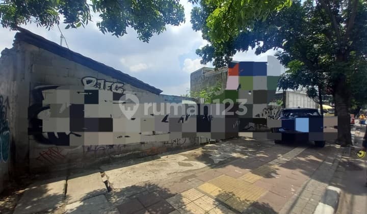 *disewakan Tanah Luas 2000m2 Di Pinggir Jalan Raya Sekitar Pramuka, Utan Kayu, Jakarta Timur..*(kode Rmrg 2859)
