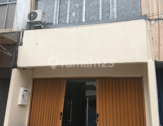 For Rent Cempaka Putih Shop House, Strategic Location, Size 4.5X18 Meters, Code: 21470 Ha