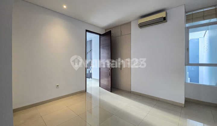 Rumah Mewah Hook 3 Lantai Dijual Permata Buana Siap Huni - 238m2