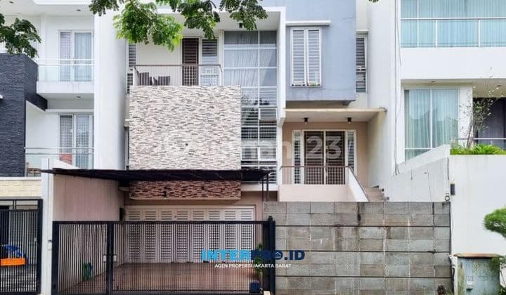 3-Story House in Premium Rare Location, Land Area 230 M2, Flood-Free