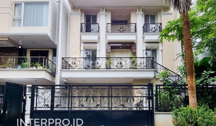 Dijual Rumah Intercon Kebon Jeruk Luas 250m2 Hadap Utara