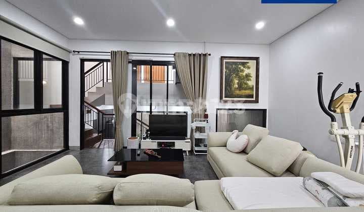 Rumah Industrial Tropis Bangunan Estetik Taman Alfa Indah 126m2