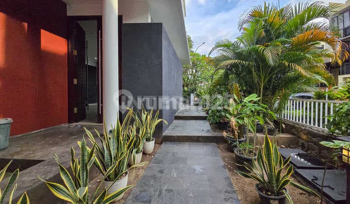 Rumah Mewah Hook 3 Lantai Dijual Permata Buana Siap Huni - 238m2