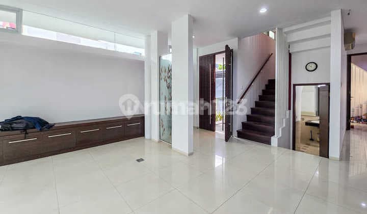Rumah Mewah Hook 3 Lantai Dijual Permata Buana Siap Huni - 238m2