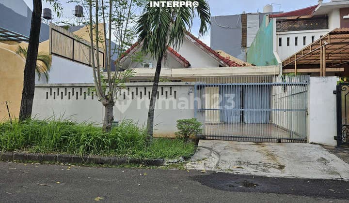 Rumah Hitung Tanah Dijual Permata Buana Hadap Selatan - LT 200m2