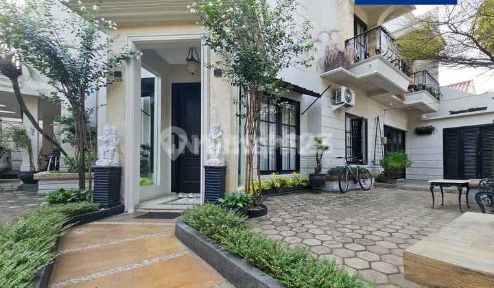 Rumah Mewah Furnished Desain American Classic Hook Pesanggrahan