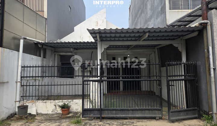 Rumah Taman Aries Meruya Strategis Cocok Untuk Bangun Ulang 90m2