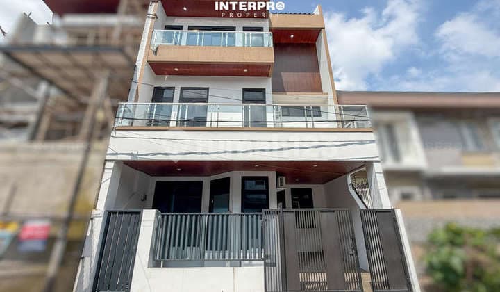 Rumah Baru Renovasi 3 Lantai Dijual Puri Indah Hadap Barat 120M2