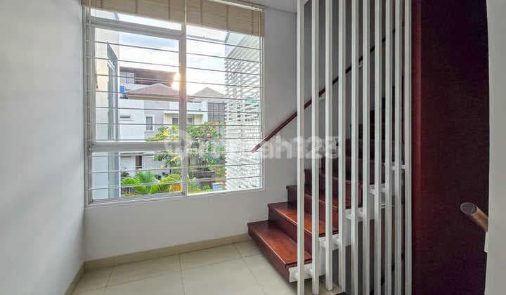 Rumah Mewah Hook 3 Lantai Dijual Permata Buana Siap Huni - 238m2
