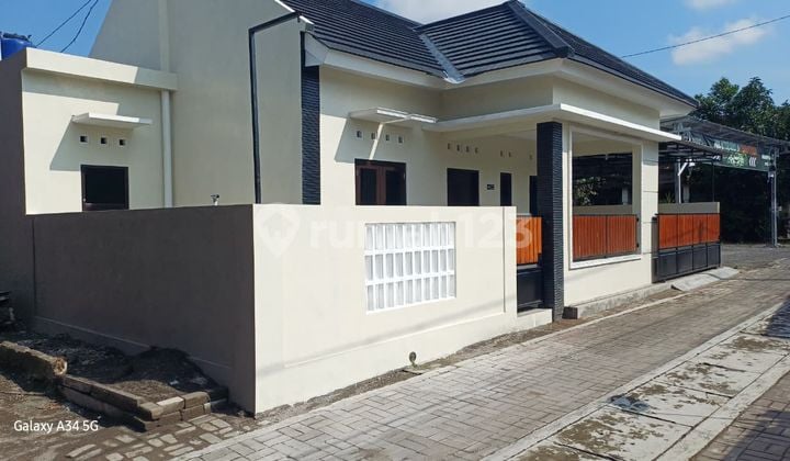 Exclusive Modern Tropical Residence Near Sanata Dharma University – Priced from IDR 800 Million!
