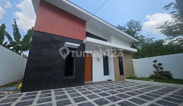 Rumah Estetik di Sleman: Pencahayaan Bagus & One Gate