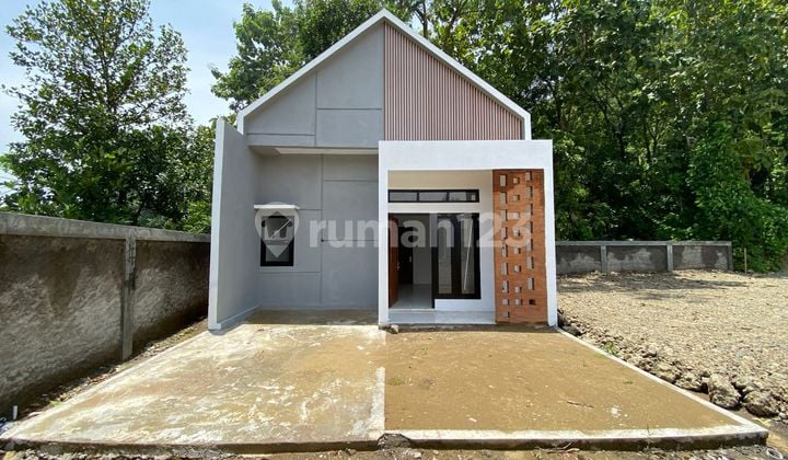 New House Priced at 300 Million in Piyungan Bantul - Exclusive Hill View Housing