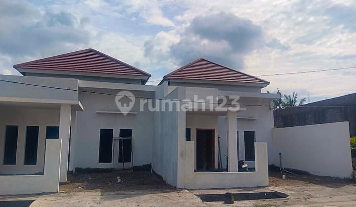 Lokasi Emas! Rumah Custom Desain 4 Menit Dari Jakal KM 10