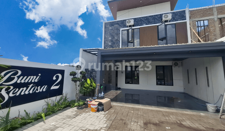 Hunian Elite 2 Lantai Selangkah ke Stadion Maguwoharjo