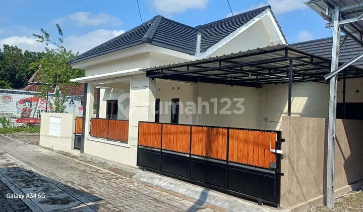 Rumah Baru Siap Huni Dekat Universitas Sanata Dharma - Desain Modern Tropis, Harga 800 Juta Nego!