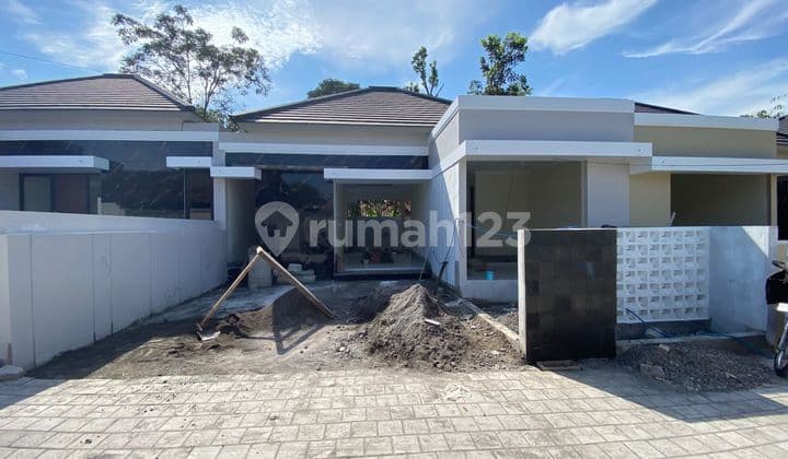 New Modern Tropical Home in Cluster East of UII Campus - Land Area 160 M² Price 985 Million Negotiable