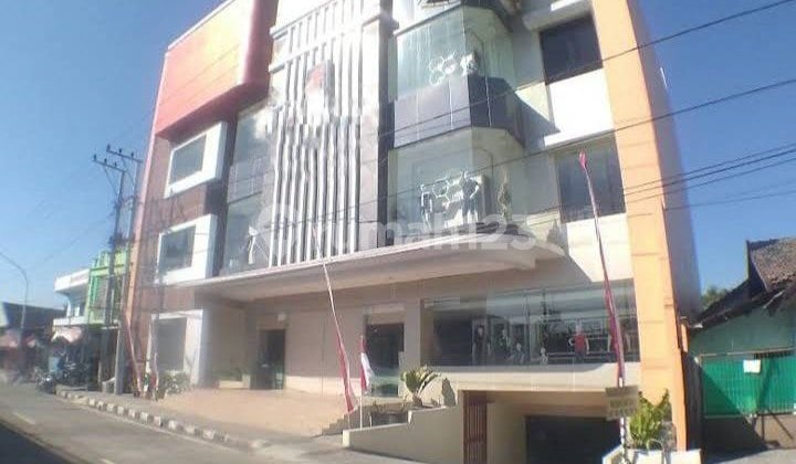 5-story building with the Best Escalator in Palur, Sukoharjo