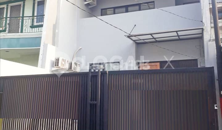 West Kelapa Cengkir House, Kelapa Gading, North Jakarta