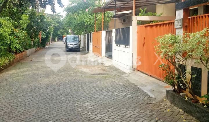 Rumah Biru Laut Timur, Kelapa Gading, Jakarta Utara