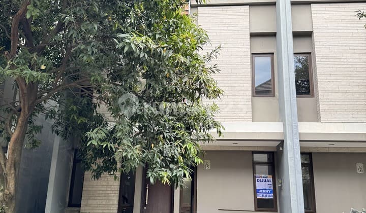 Dijual Rumah Multifungsi bisa Sebagai Kos ( 5 KT ) Free Water Heather Regentown BSD