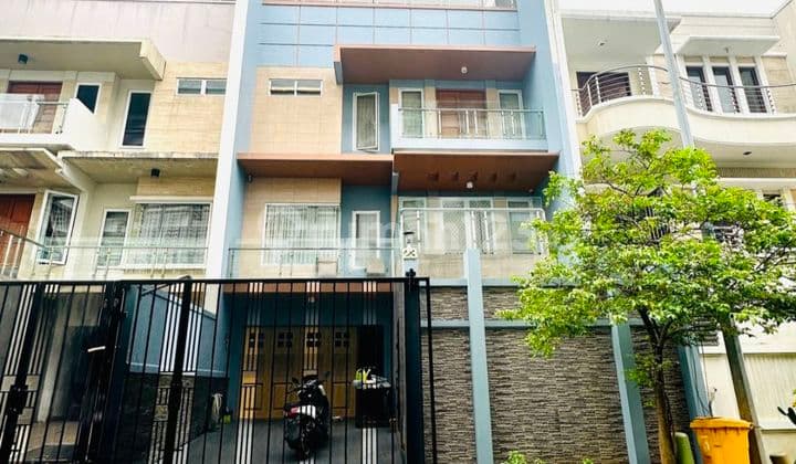 For Sale Pantara Island House with Swimming Pool