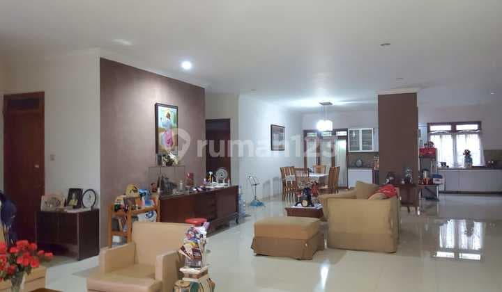 For Sale Fast! Spacious 1-Story House in South Jakarta - 6+1 Bedrooms, SHM | Best Location