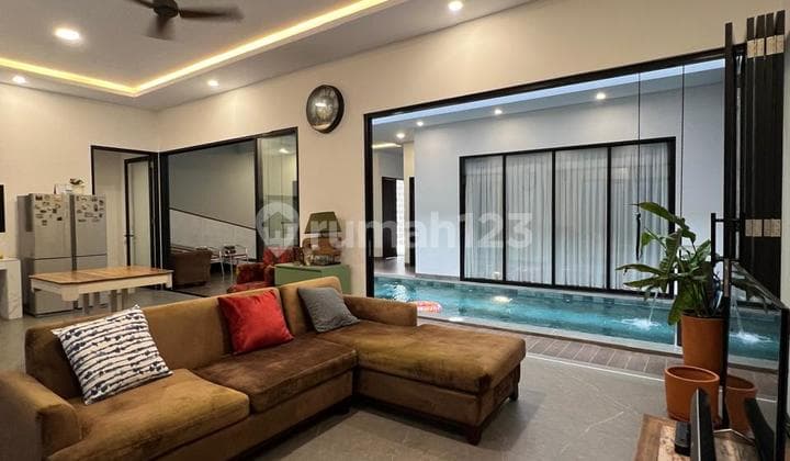 Rumah Baru 3 Lantai Puspitaloka dengan Kolam Renang