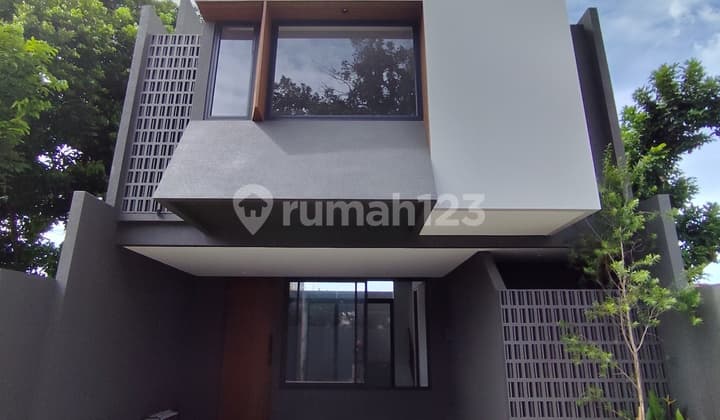 Exclusive Residence in a Strategic Location! Near Lebak Bulus MRT