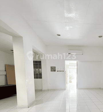 For Sale Urgent, House in Menteng, Menteng, Central Jakarta. Below Market Price.