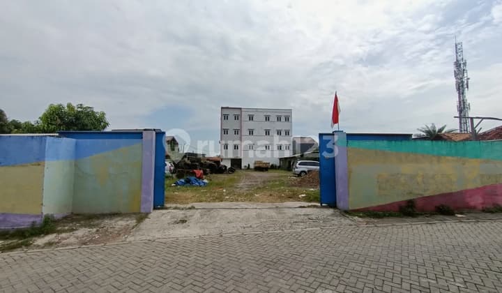 Lot + Spacious and Strategic Building. RWCG 2022 09 0010 CHR