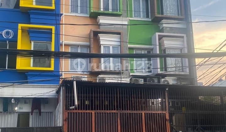 Ruko Bagus Siap Pakai Lokasi di Tanjung Duren, Kode 0044 Erw