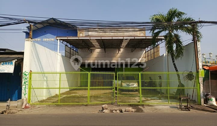Warehouse location on the side of a busy street in Menceng area, 0041 AgsJoh